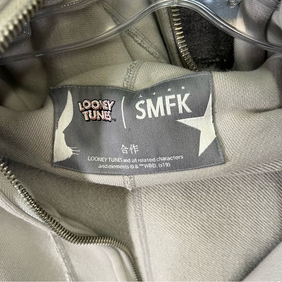 Looney Tunes X SMFK Collaboration Cropped raw hem Hoodie - Picture 3 of 7
